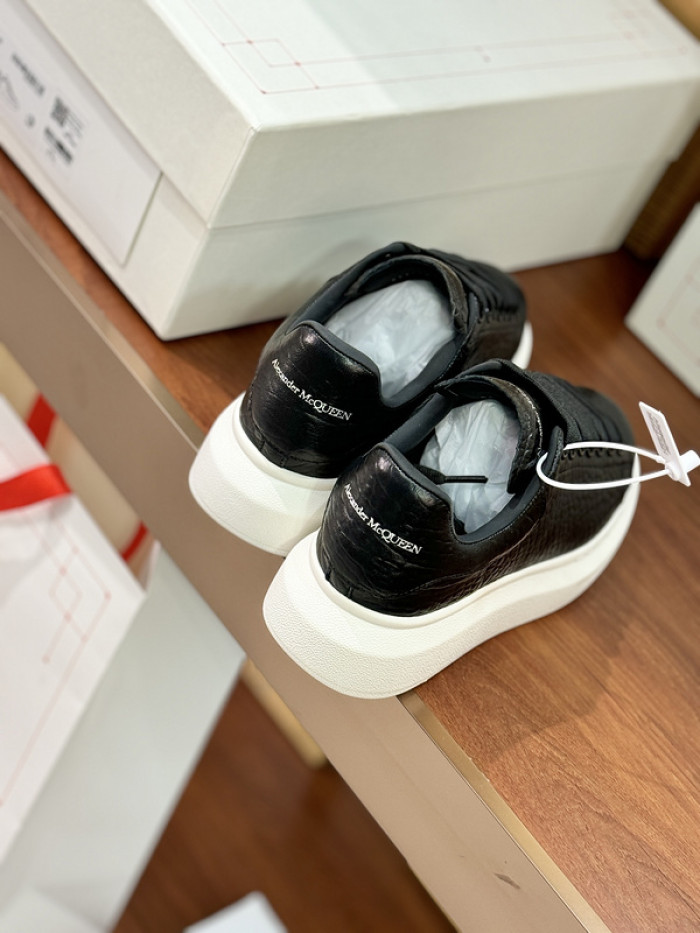 Alexander McQueen sneaker