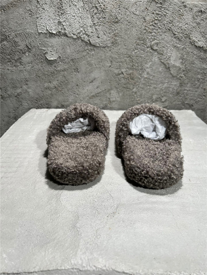 BLEN DESIGNER SLIPPERS