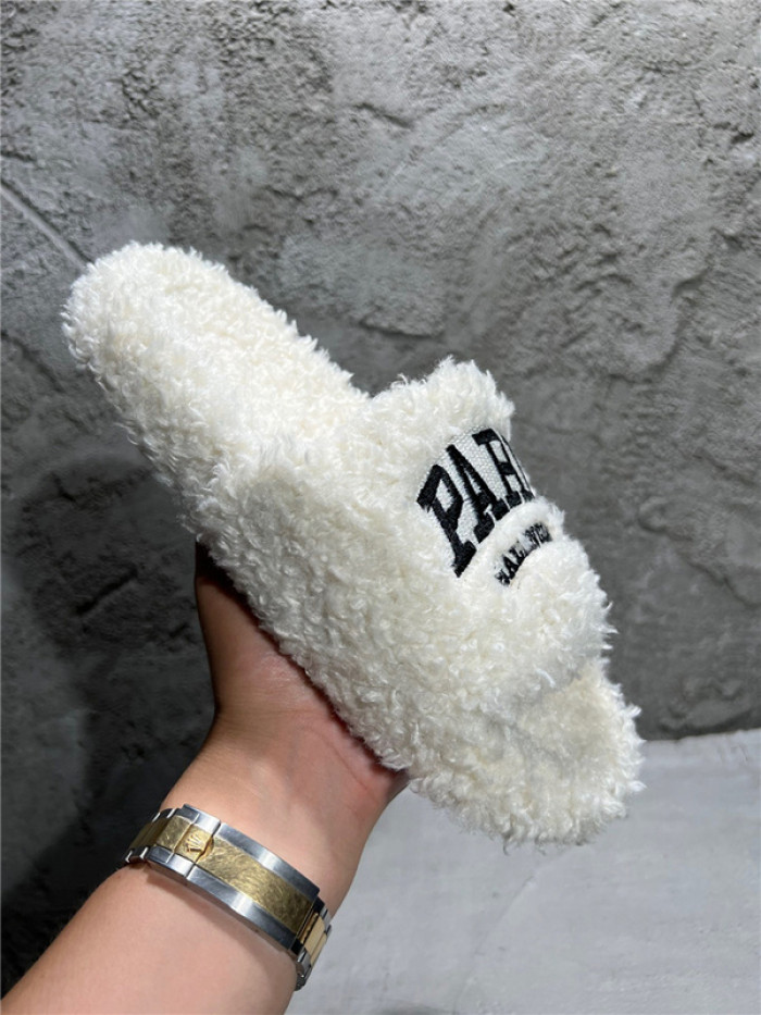 BLEN DESIGNER SLIPPERS