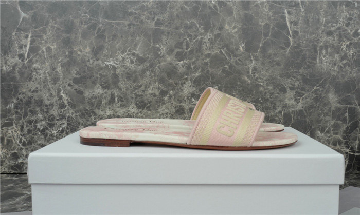 DO DESIGNER SLIPPERS