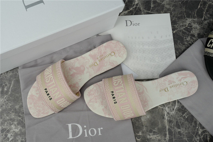 DO DESIGNER SLIPPERS