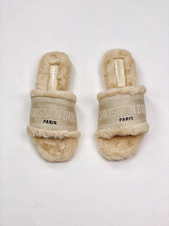 DO DESIGNER SLIPPERS