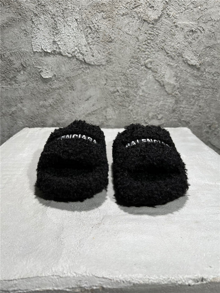 BLEN DESIGNER SLIPPERS