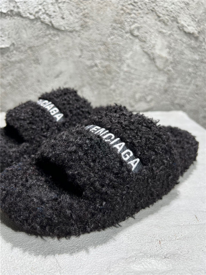 BLEN DESIGNER SLIPPERS