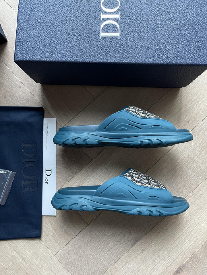 DO DESIGNER SLIPPERS