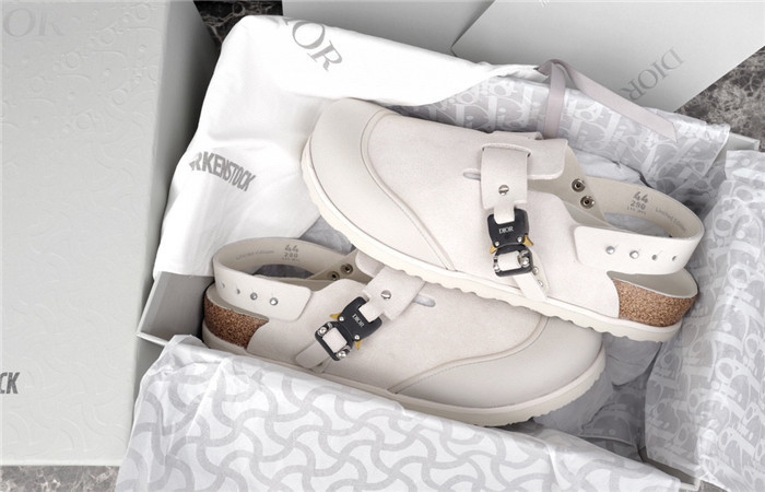 DO DESIGNER SLIPPERS