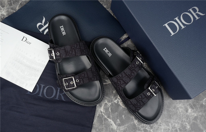 DO DESIGNER SLIPPERS