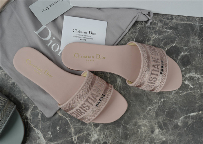 DO DESIGNER SLIPPERS