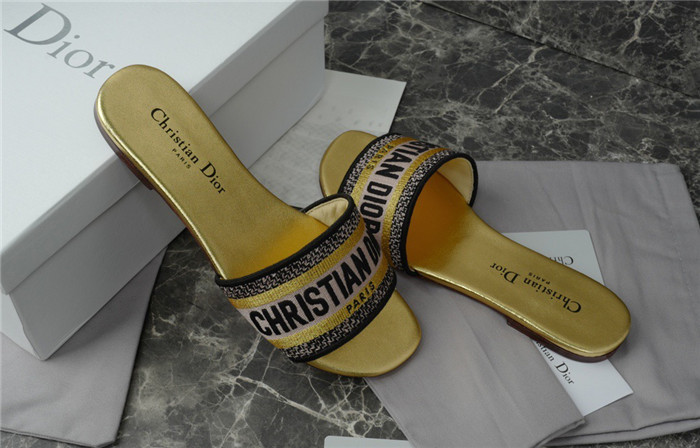 DO DESIGNER SLIPPERS