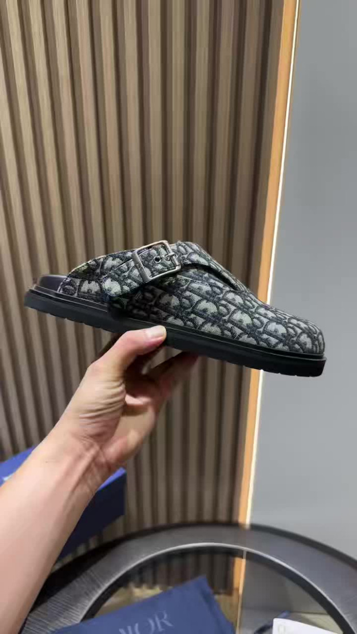 DO DESIGNER SLIPPERS