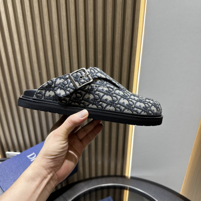 DO DESIGNER SLIPPERS