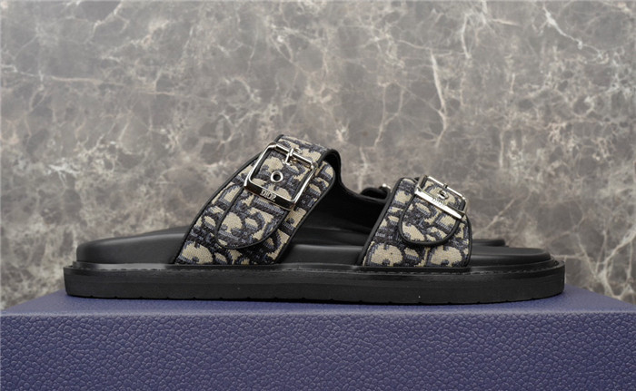 DO DESIGNER SLIPPERS