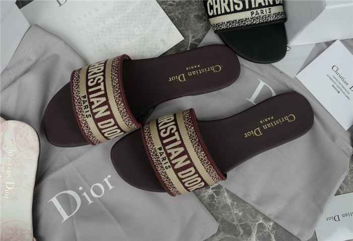 DO DESIGNER SLIPPERS