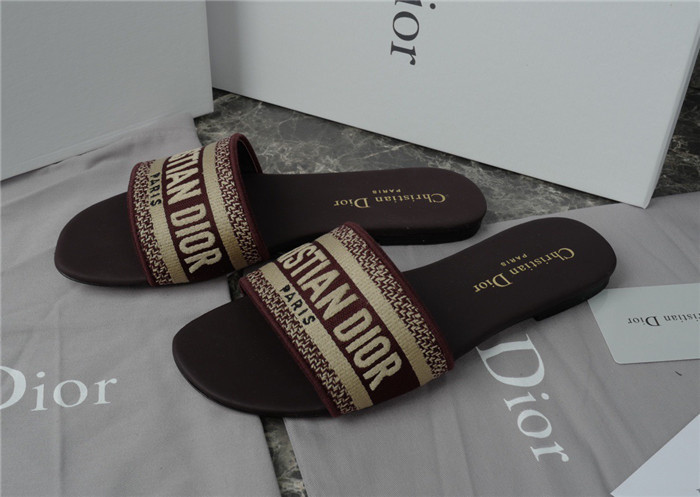 DO DESIGNER SLIPPERS