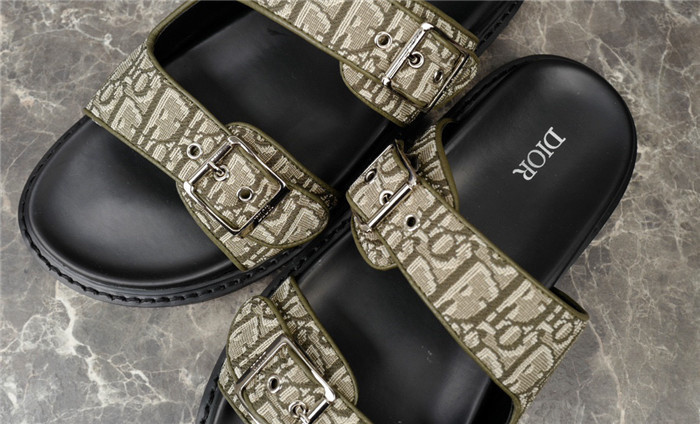 DO DESIGNER SLIPPERS