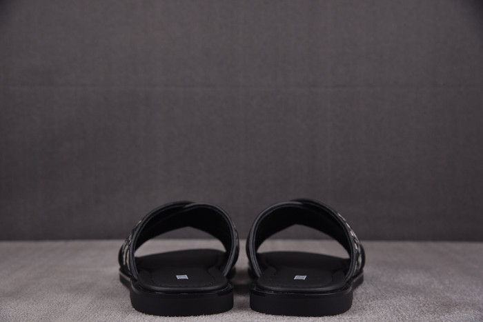 DO DESIGNER SLIPPERS