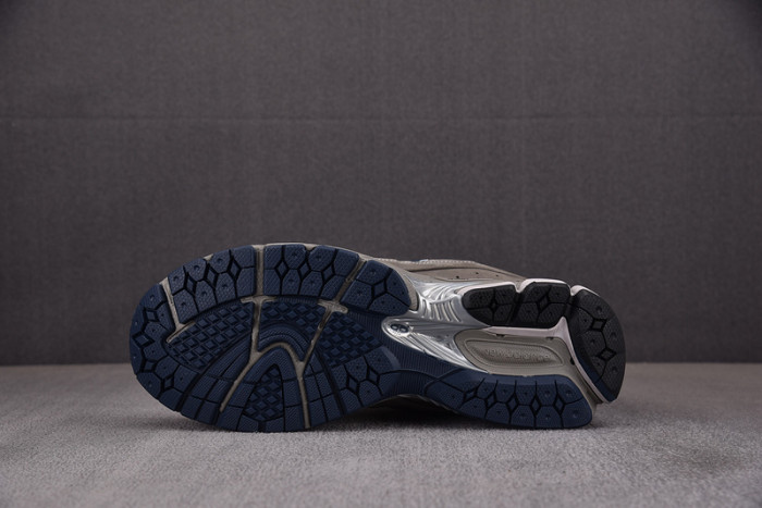 New Balance 2002R Light Grey ML2002RA