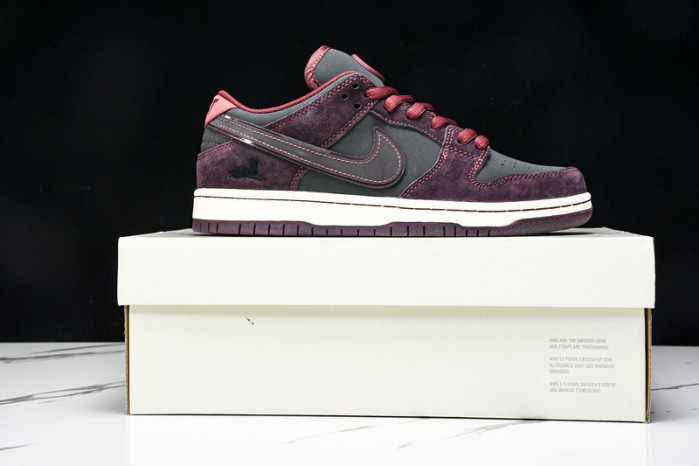 Riot Skateshop x Nike SB Dunk Low 2025 FZ1289-200