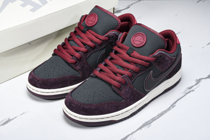 Riot Skateshop x Nike SB Dunk Low 2025 FZ1289-200