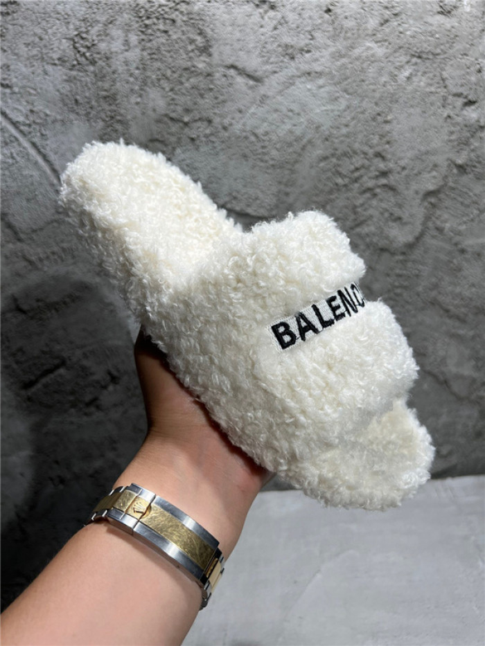 BLEN DESIGNER SLIPPERS