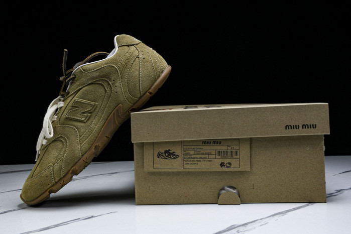 New Balance Mi­u
