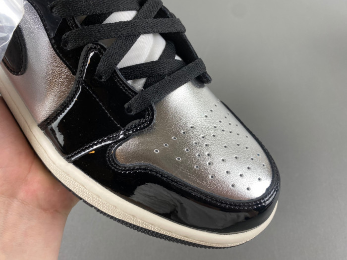 Air Jordan 1 Mid SE “ FZ39380-001